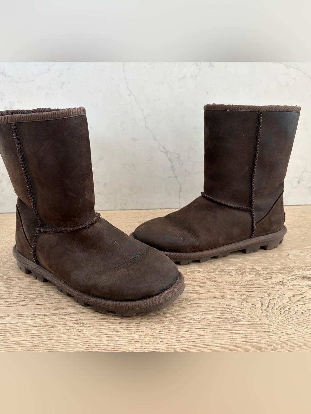 UGG Women's Women’s Essential Short Boot in Waterproof Dark Brown sz 8 - Picture 3 of 7